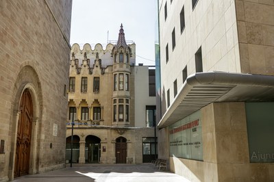 El COAC i l’Arxiu Comarcal de l’Anoia debaten si es pot viure en un edifici patrimonial 