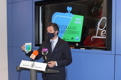 L’Ajuntament d’Igualada inicia el repartiment de targetes prepagament per a persones en situació d’atur